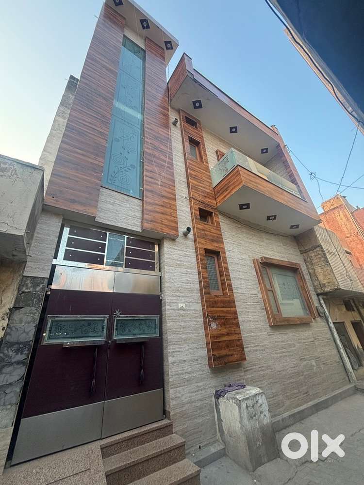 125 Gaj kothi ON road.