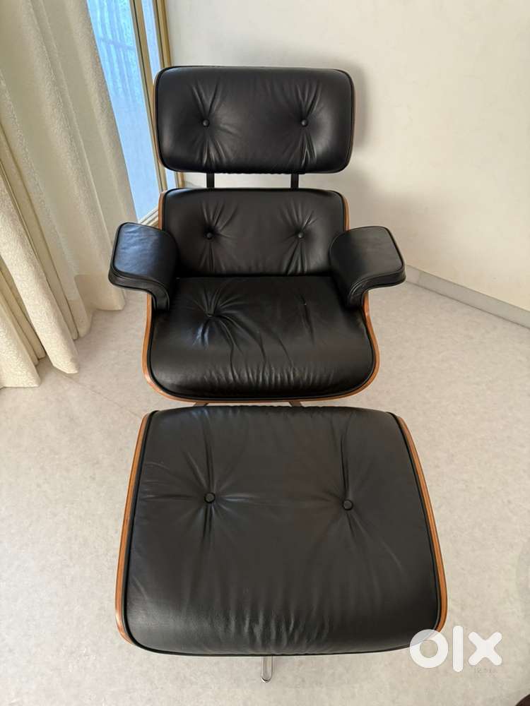 Sofa chair with footrest