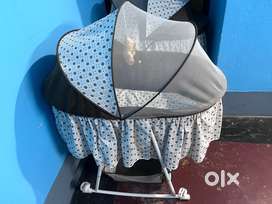 Brand new Firstcry Baby Cradle is ready for grabs at water price