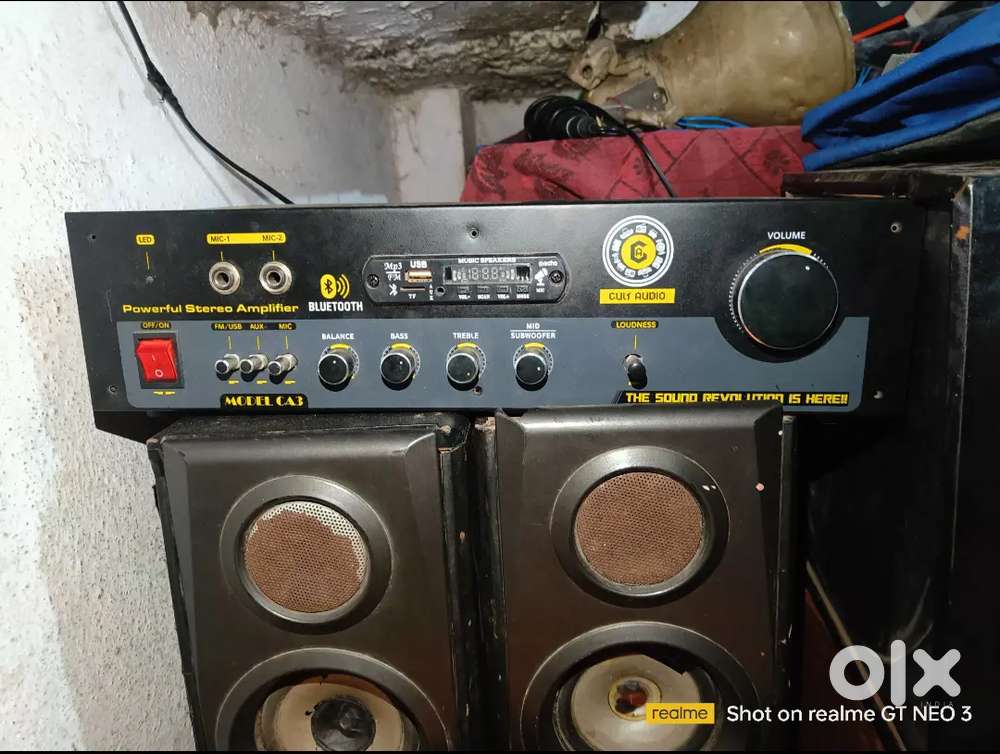 300 watt amplifier with lift speaker and right speaker and 8 inch sub