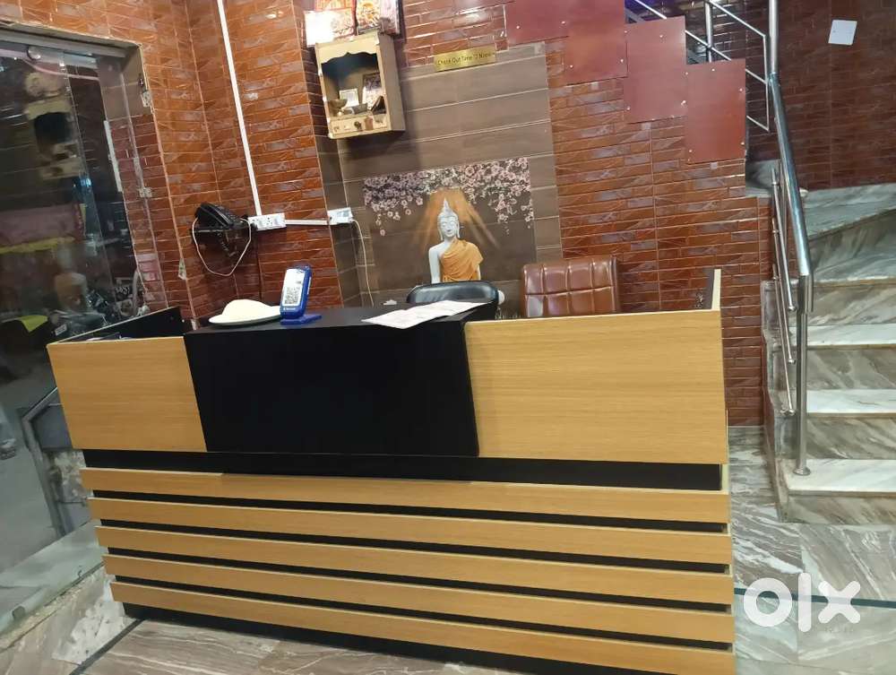 Waiter room service manager