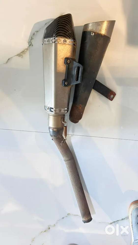 2 Akrapovic exhaust