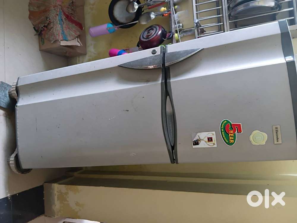 Urgent sale Electrolux 236 Litre Double Door refrigerator