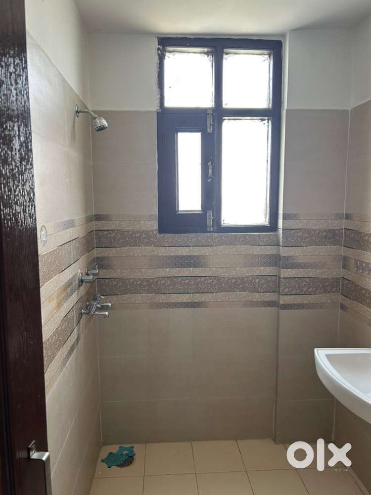 3bhk semi furnished apartment