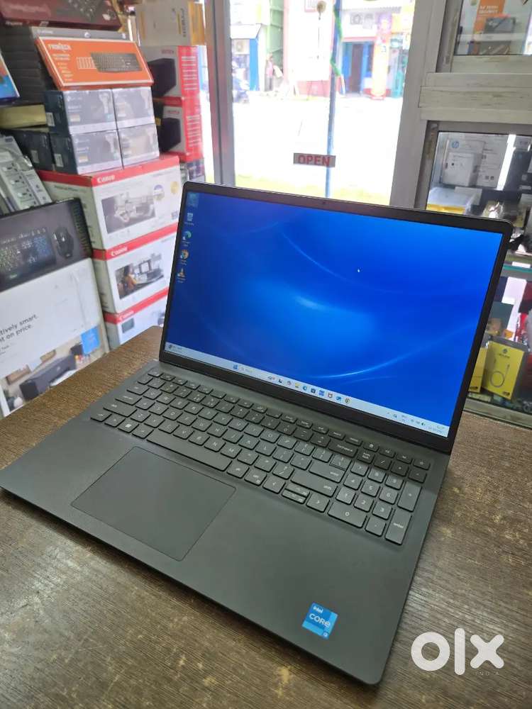 Dell 13 gen core i3 laptop 512 ssd, 8gb ram, 4 month old only