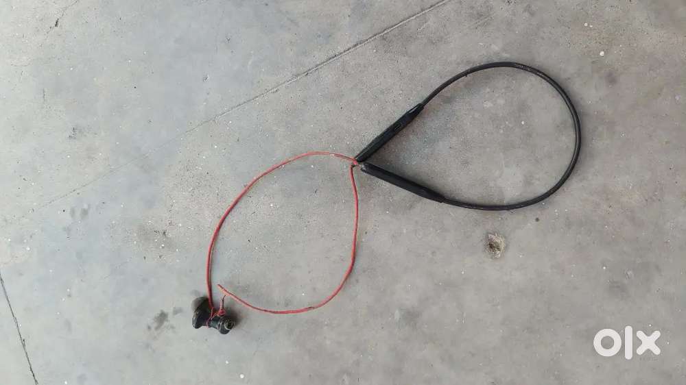 One plus neckband with little problem in Cable if any want pls call