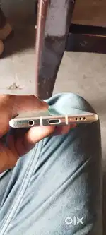 Only mobile hai bil box kch nhi hai phone okay hai volume button ni h