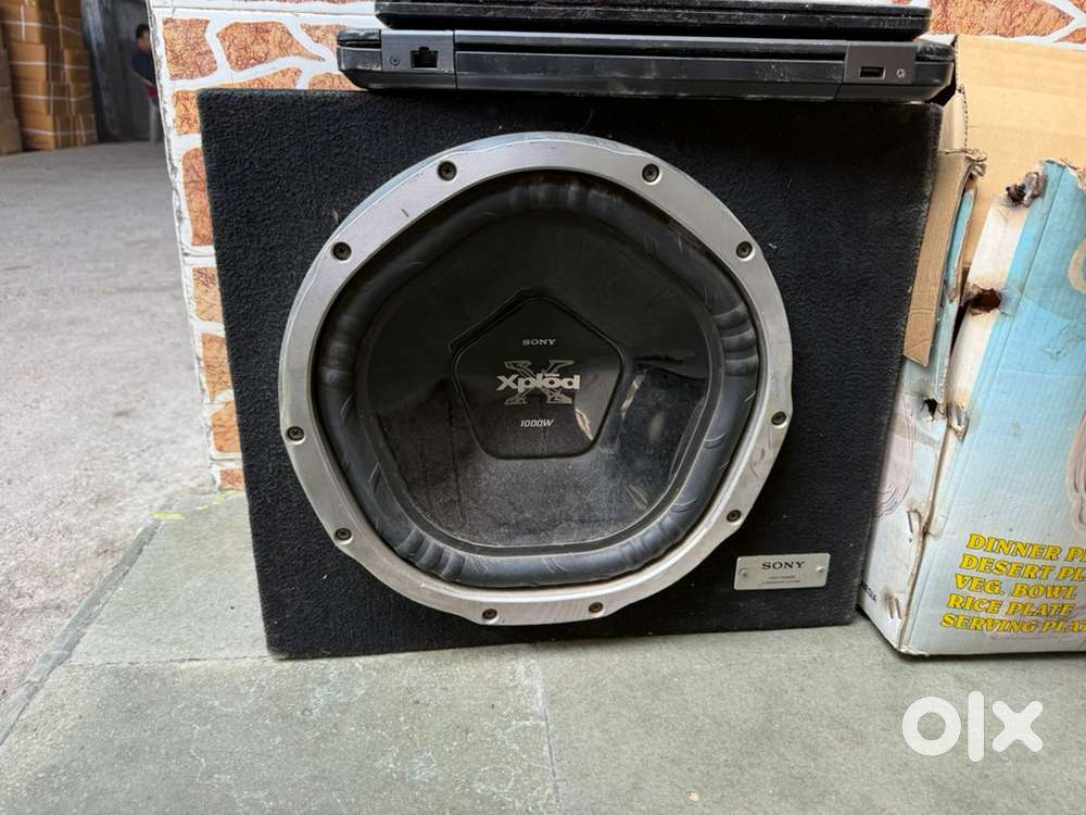 Car base tube with amplifier