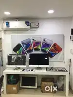 Female receptionist for mobile and laptop repair