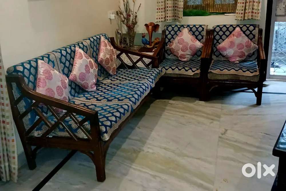 5 seater sofa in very good condition