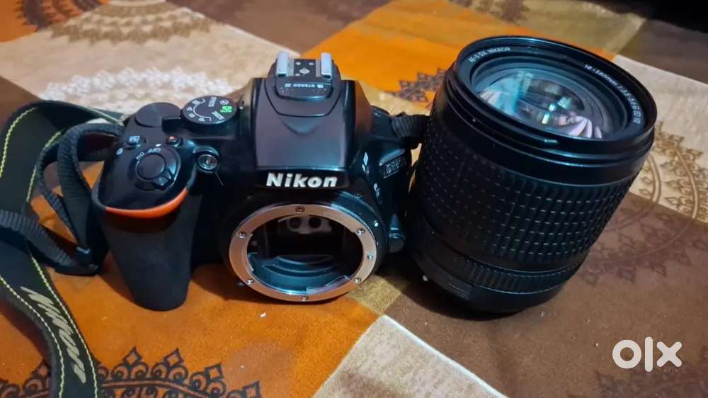 NIKON D5600 5600D  18-140mm lens