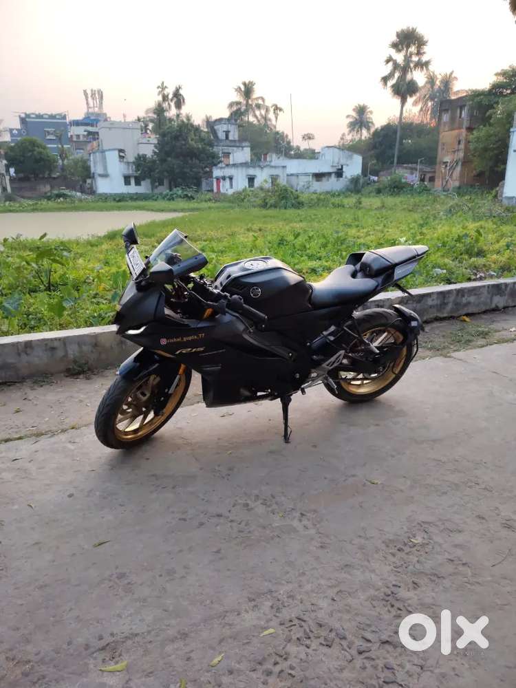 R15 V4 Showroom Condition (Apne se jyda khayal apni bike ka rakha hai)