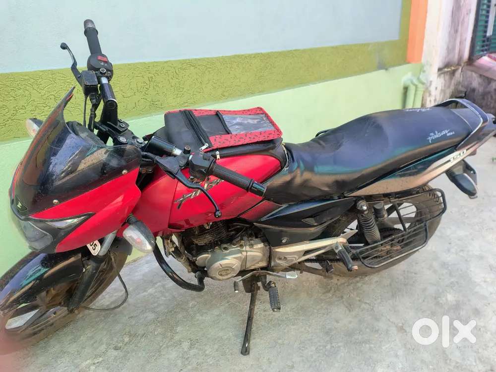 Pulser 150 red and black