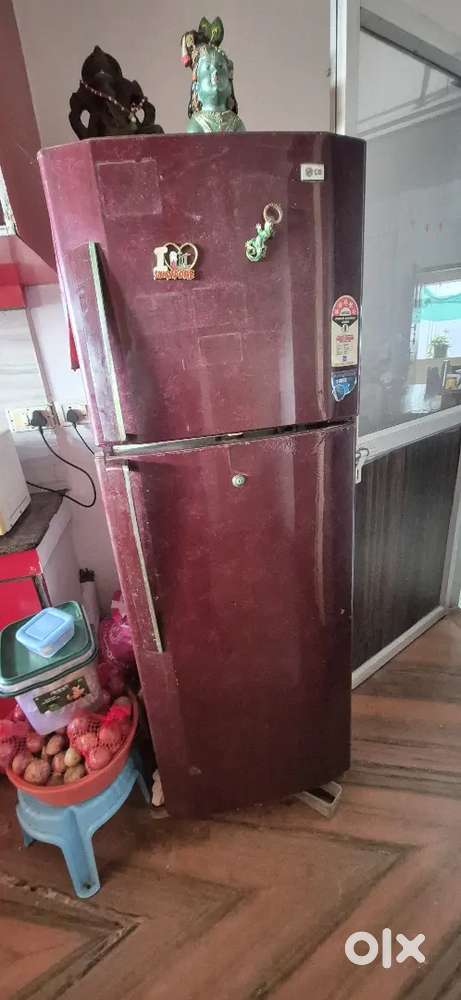 LG 260 ltrs  used double door fridge