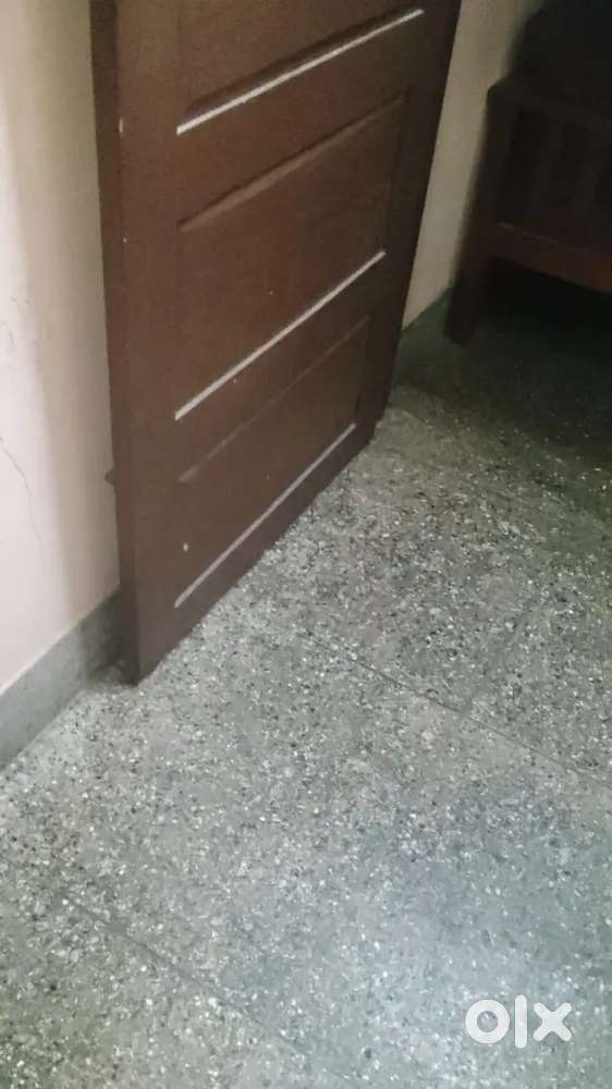 3 bedrooms,hall, kitchen,store room,2 bathrooms,diningroom,