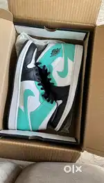 Nike Air Jordans Mid