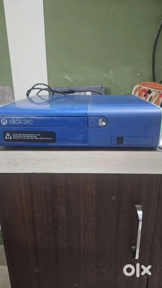 Xbox 360 with controller