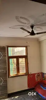 In 2bhk flat 1 room available