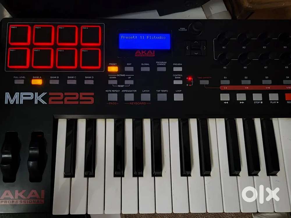Akai Professional MPK225 25-Key Keyboard Controller midi