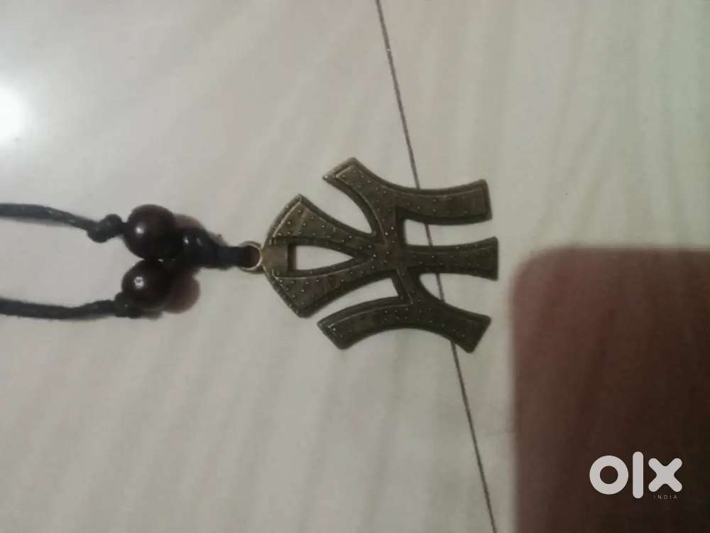 Old model neckpiece for men's