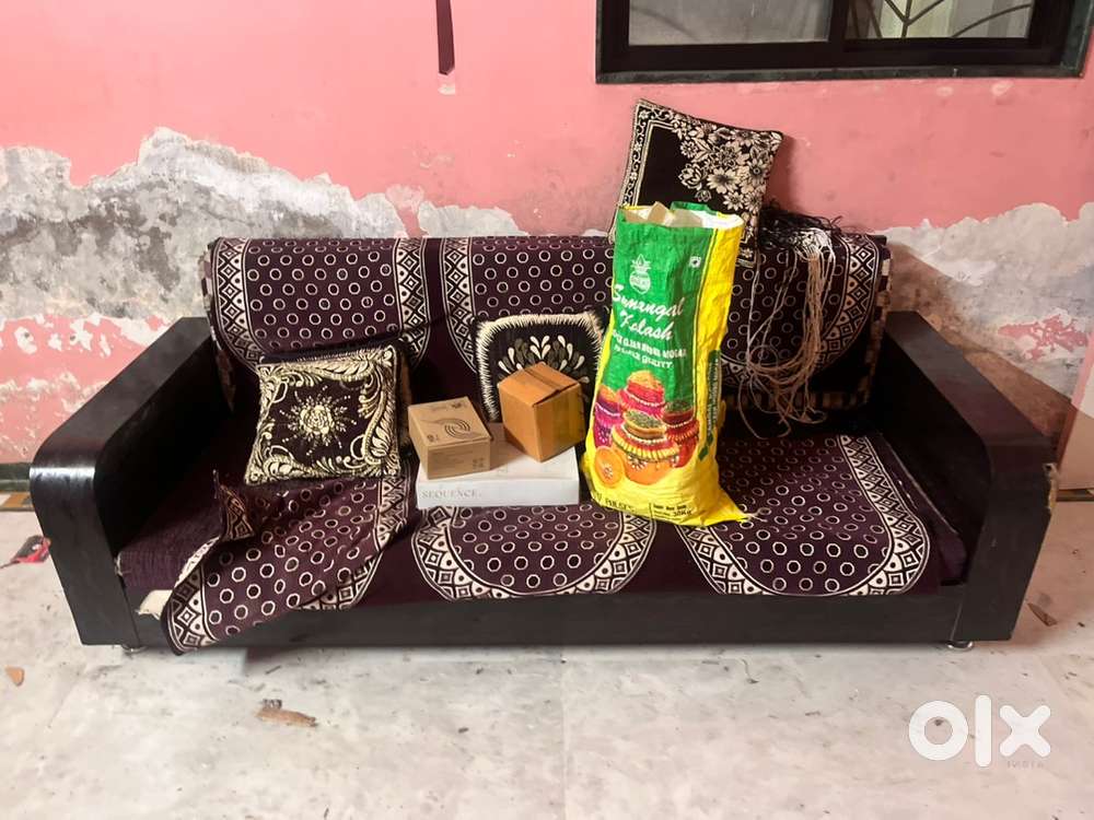 3 seater sofa 2 nos