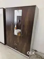 NEW 3 DOOR WARDROBE OF WOODEN MATERIAL DIRECT FROM FACTORY