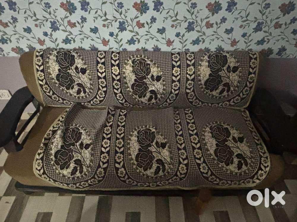 Wooden Sofa Set – 5 Seater with Cushions (3+1+1)