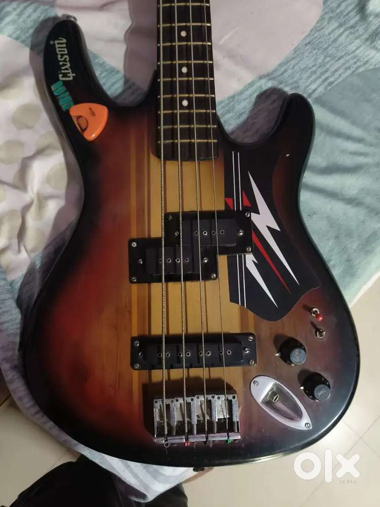 Bass guitar
