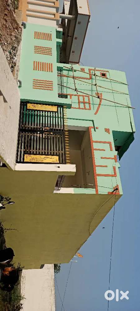 Shant vatavaran badhiya location best Makan