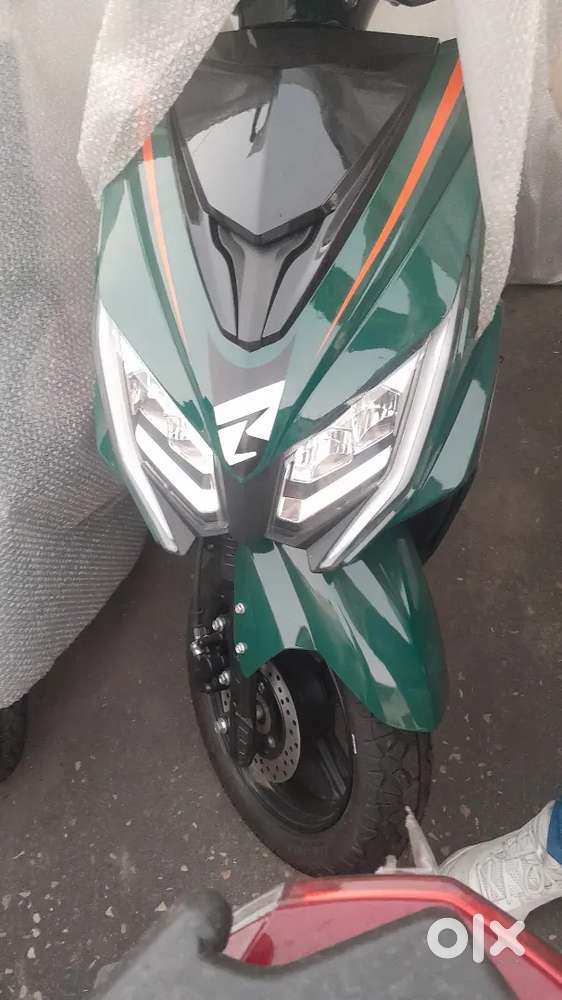 Electric vehicle 40 km to 100 km range