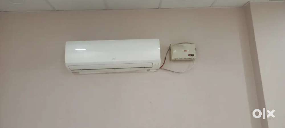 Hitachi 1 Ton AC – Powerful Cooling, Excellent Condition