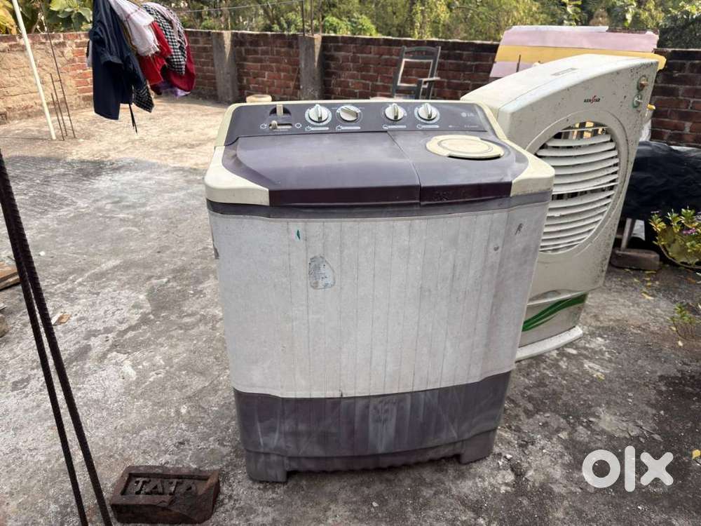 LG SEMI AUTOMATIC WASHING MACHINE