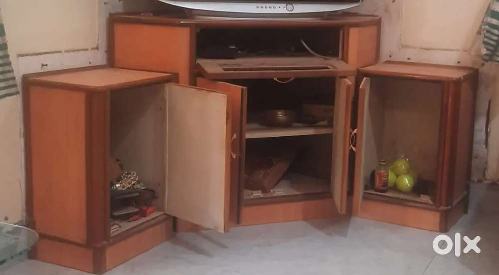 Corner Tv stand old model.