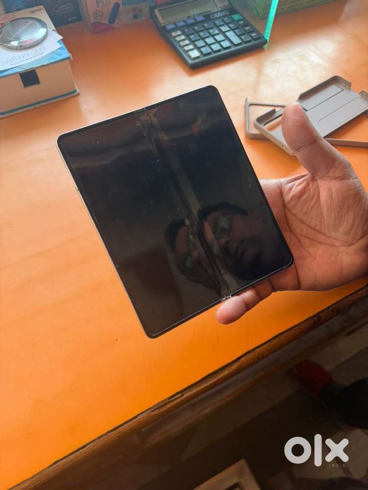 Galaxy fold 5 white gold