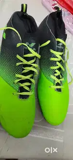 Sports shoes