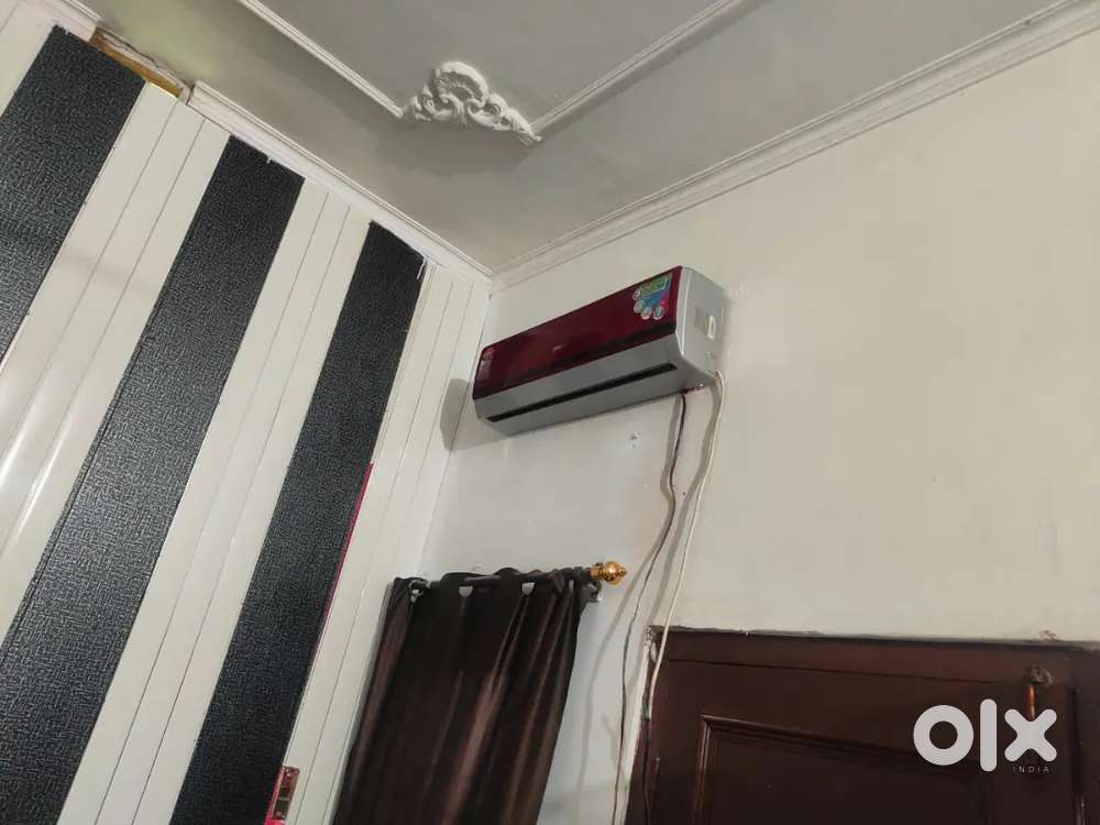 Smart LCD and Sofa and 5 split AC
