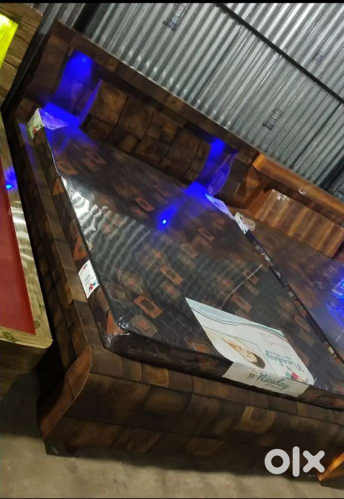 20 years guarantee pure wooden box wala bed 

6 by 4 ka rate 13900