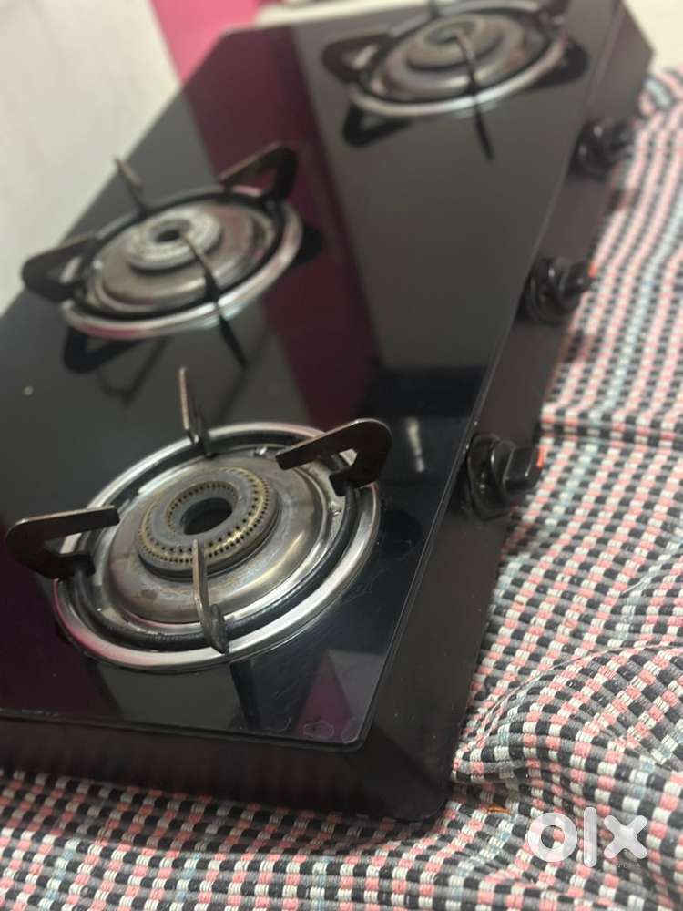 Gas stove three burners glass top