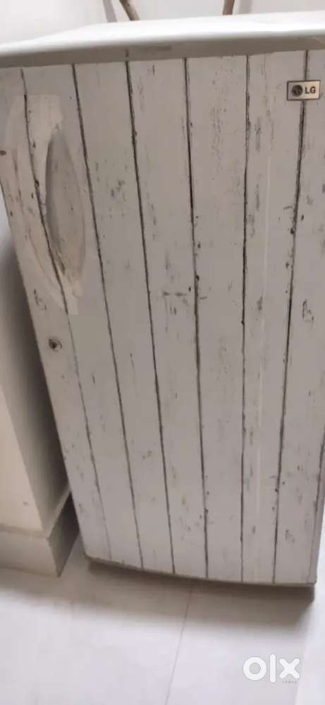 LG Fridge on very good prize n condition