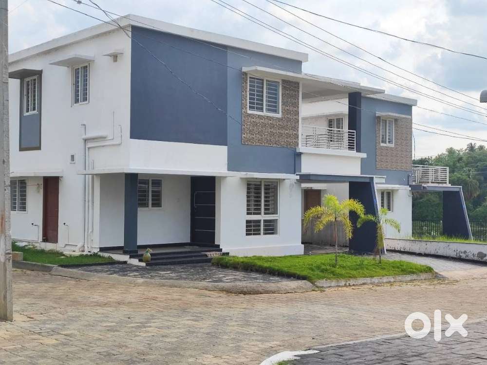 8 Cent land / 2000 sqft/ 4BHK Luxury House for sale in Guruvayoor