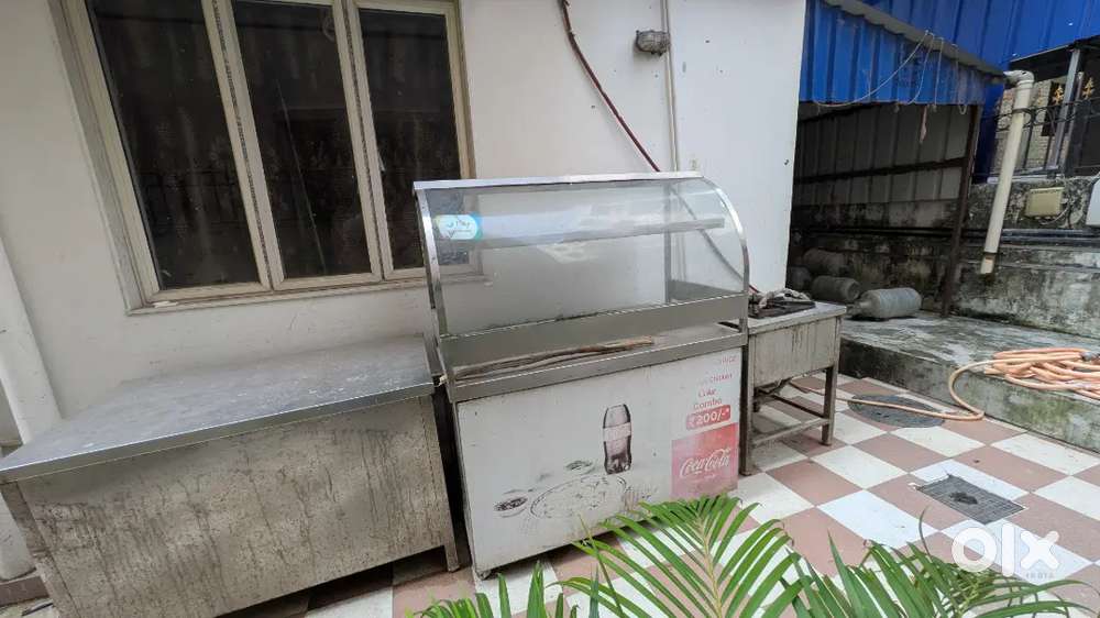 steel counter,oven,chopping table