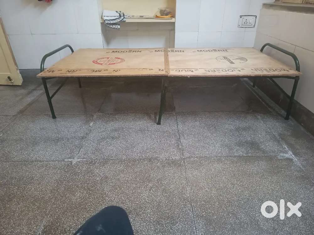 single bed and table