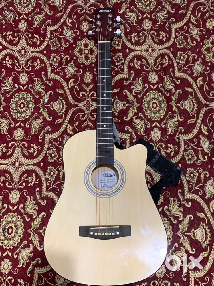 High Quality Guitar With Bag.