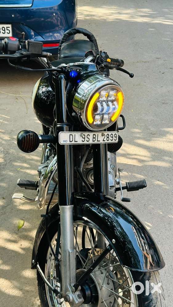 CLASSIC 350 cc 2017 MODEL IS IN MINT CONDITION.