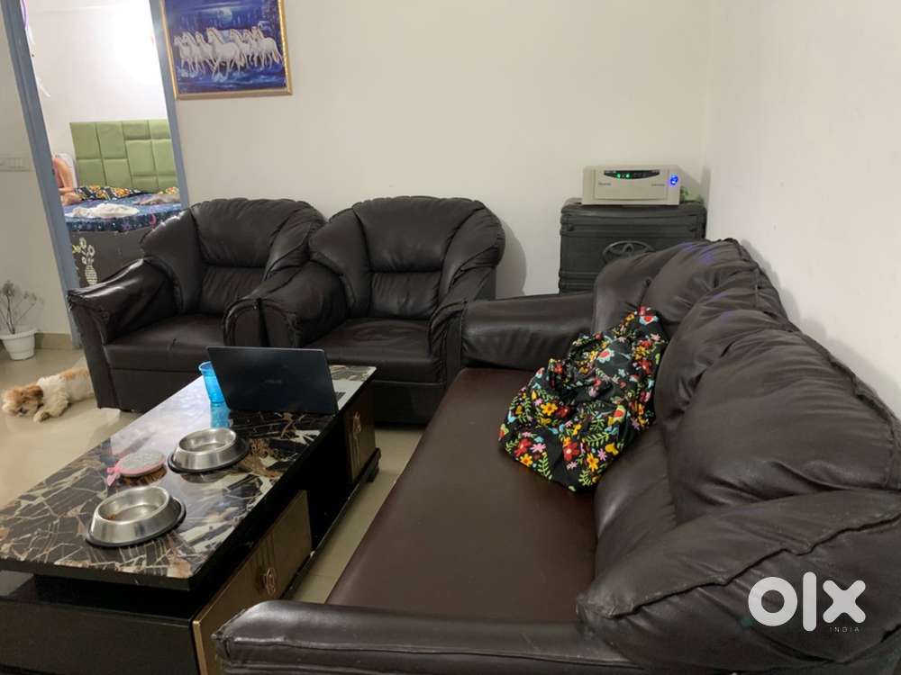 Leather Sofa sofa is good condition 3+1+1
