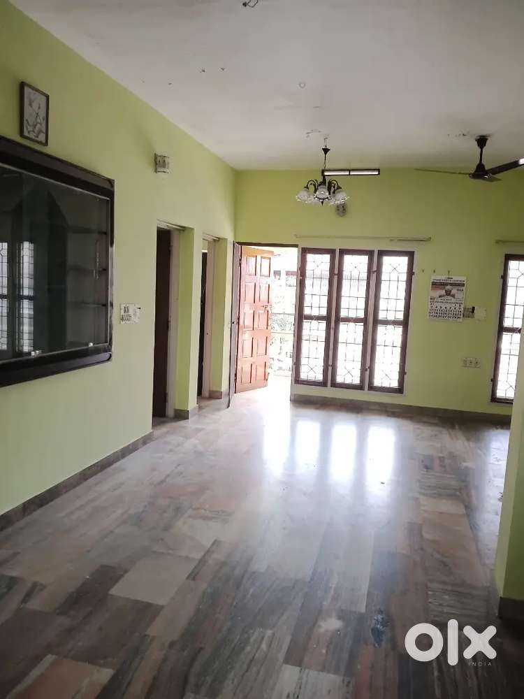 Hostel space for rent independent house at kadavanthra Fire station
