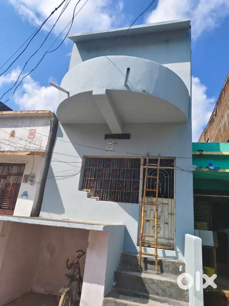 A well constructed semi furnished ready to move house.