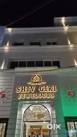 Driver Noida sector 56 se chabi lekar Jana Showroom Showroom parking