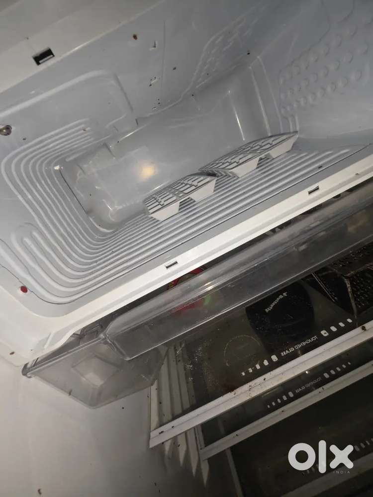 Onida 190 litre, just 5 months used, 10 year warranty, 3 star