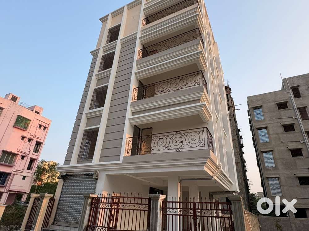 Flat in Newtown on HIDCO alloted individual plot